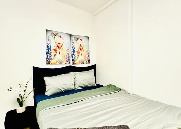 Private In Spacious 7-bedroom Apartment, Prime Location