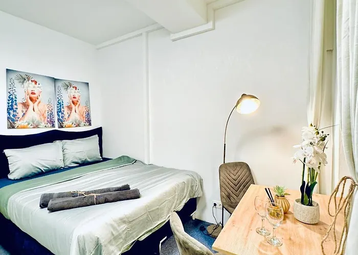 Private In Spacious 7-bedroom Apartment, Prime Location Apartment Vienna