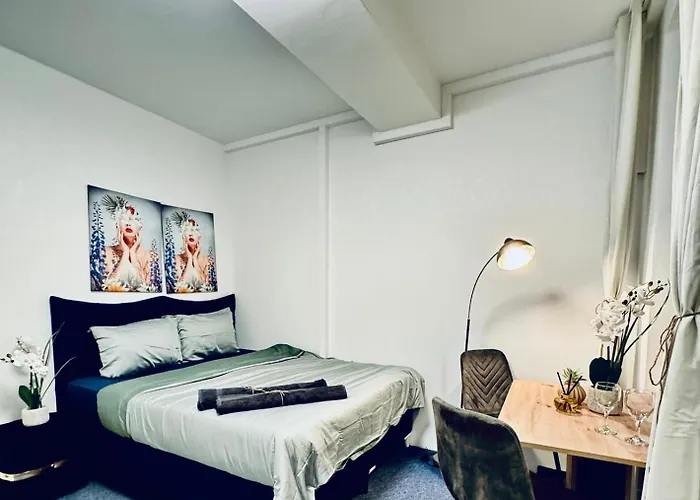 Private In Spacious 7-bedroom Apartment, Prime Location