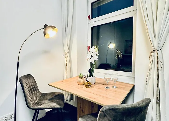 Private In Spacious 7-bedroom Apartment, Prime Location Apartment