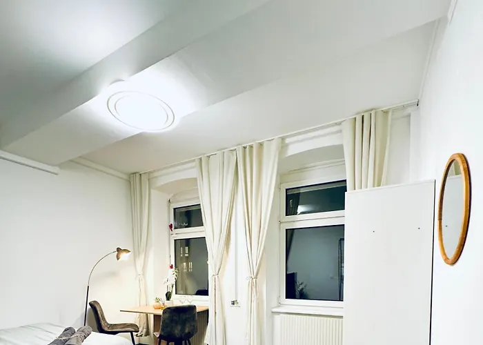 Private In Spacious 7-bedroom Apartment, Prime Location Vienna