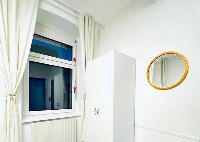 Apartment Private In Spacious 7-bedroom Apartment, Prime Location *