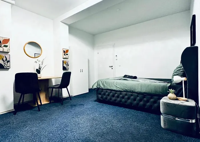 Private In Spacious 7-bedroom Apartment, Prime Location *