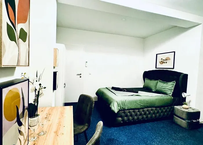 Private In Spacious 7-bedroom Apartment, Prime Location