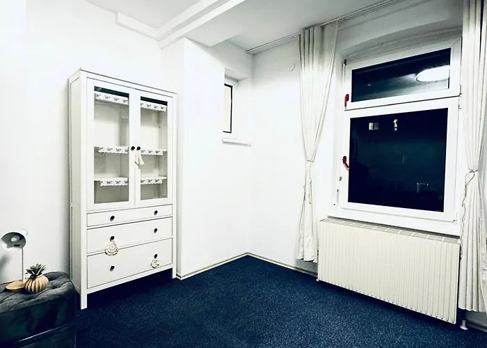 Private In Spacious 7-bedroom Apartment, Prime Location *
