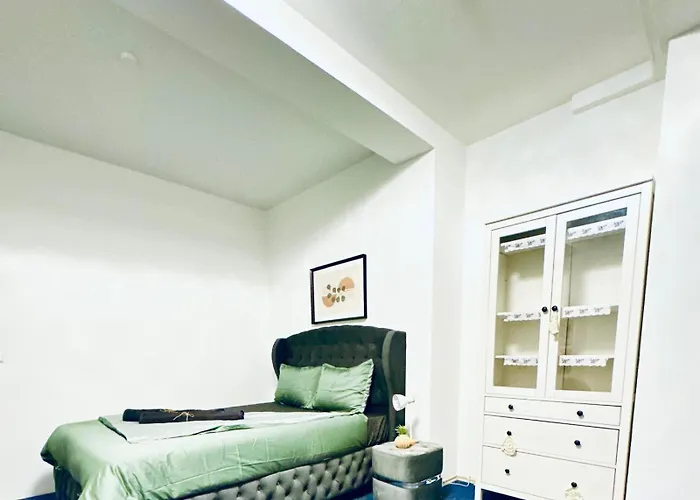 Private In Spacious 7-bedroom Apartment, Prime Location Apartment *