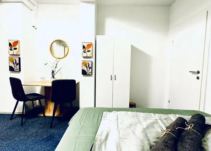 Private In Spacious 7-bedroom Apartment, Prime Location Apartment Vienna