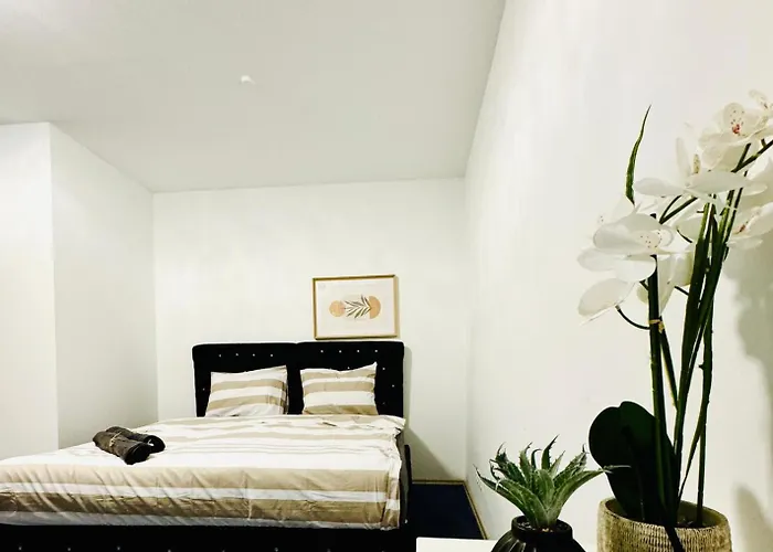 Private In Spacious 7-bedroom Apartment, Prime Location Apartment Vienna