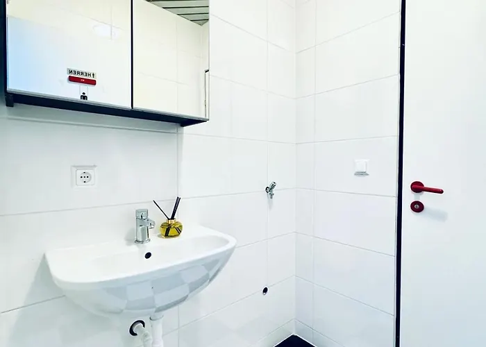 Private In Spacious 7-bedroom Apartment, Prime Location * Vienna