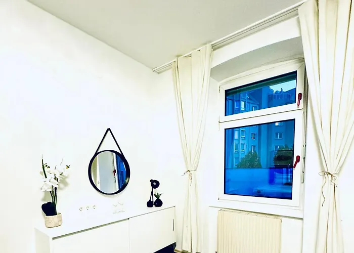 Private In Spacious 7-bedroom Apartment, Prime Location