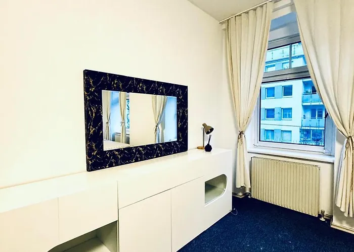 Private In Spacious 7-bedroom Apartment, Prime Location Apartment