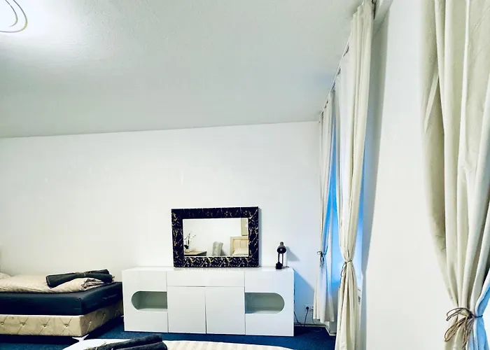 Private In Spacious 7-bedroom Apartment, Prime Location