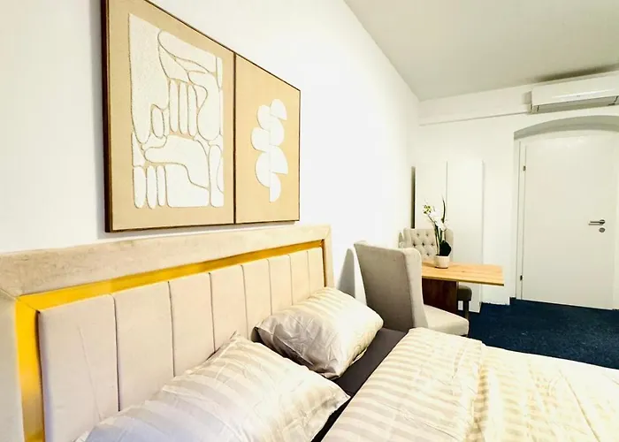 Private In Spacious 7-bedroom Apartment, Prime Location Apartment Vienna