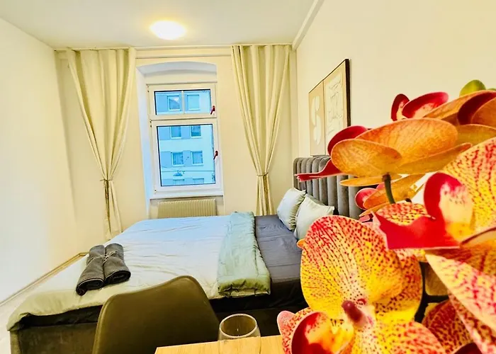 Private In Spacious 7-bedroom Apartment, Prime Location * Vienna