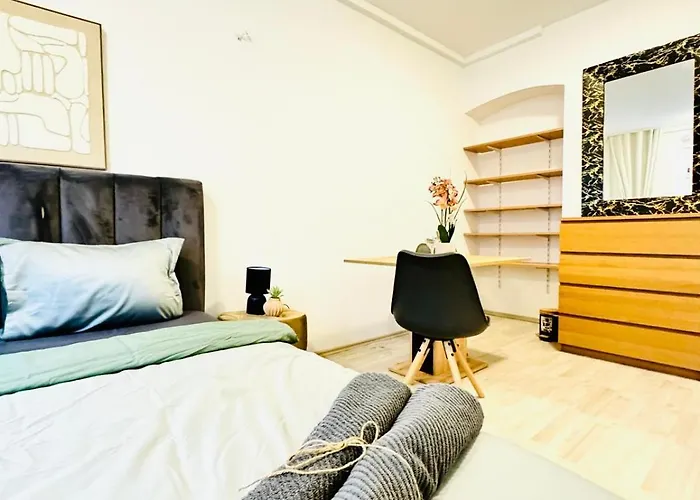 Private In Spacious 7-bedroom Apartment, Prime Location Apartment Vienna