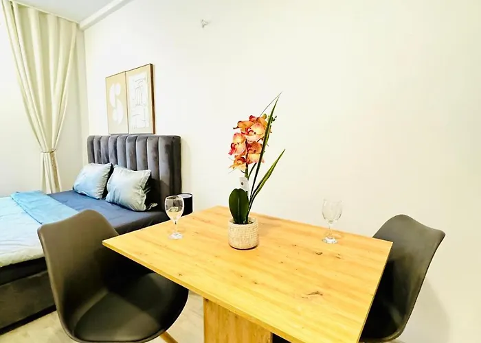Private In Spacious 7-bedroom Apartment, Prime Location