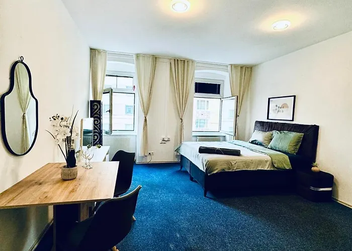 Private In Spacious 7-bedroom Apartment, Prime Location Apartment *