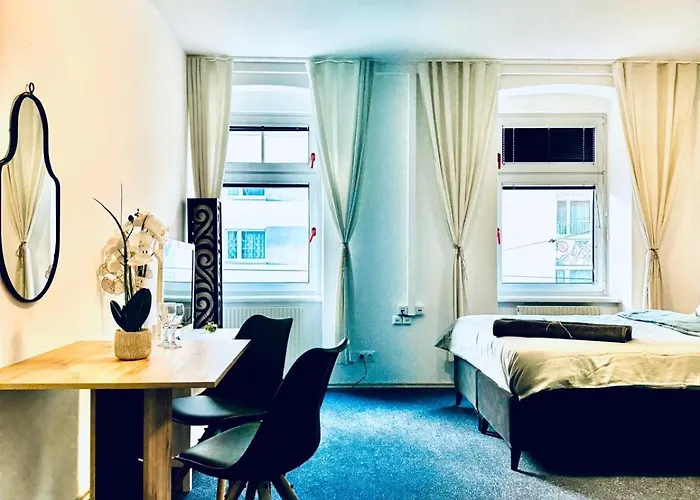 Private In Spacious 7-bedroom Apartment, Prime Location Apartment Vienna