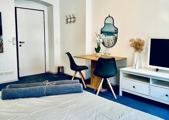 Private In Spacious 7-bedroom Apartment, Prime Location Apartment