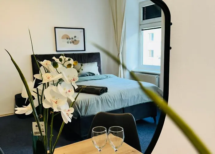 Private In Spacious 7-bedroom Apartment, Prime Location Apartment *