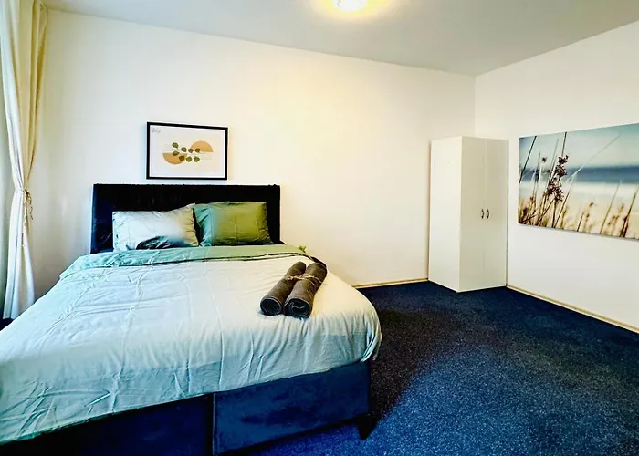 Private In Spacious 7-bedroom Apartment, Prime Location Apartment *