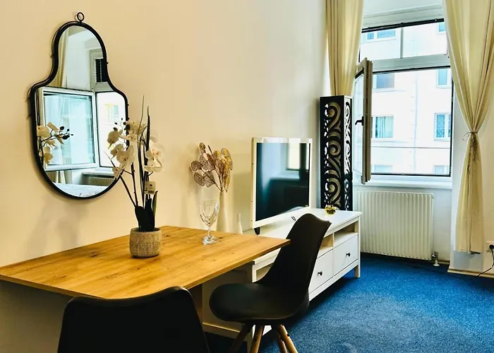 Apartment Private In Spacious 7-bedroom Apartment, Prime Location *