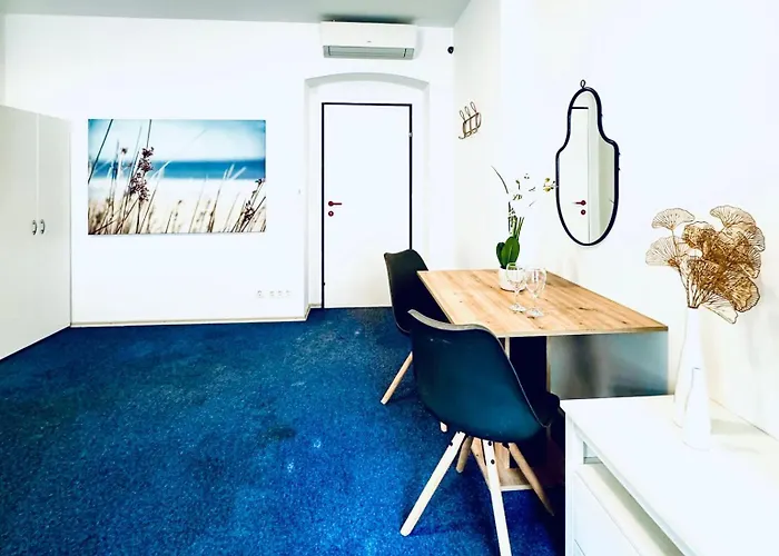 Private In Spacious 7-bedroom Apartment, Prime Location Apartment