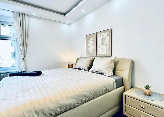 Private In Spacious 7-bedroom Apartment, Prime Location *