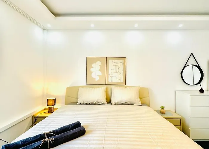 Private In Spacious 7-bedroom Apartment, Prime Location * Vienna