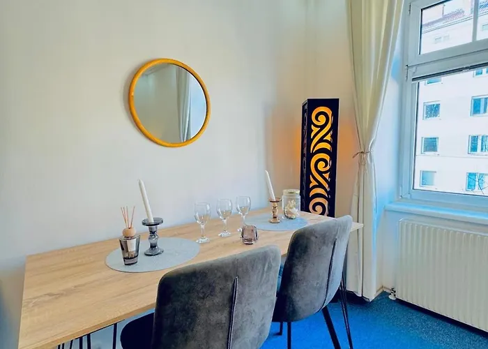 Apartment Private In Spacious 7-bedroom Apartment, Prime Location *