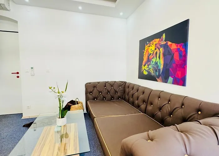 Private In Spacious 7-bedroom Apartment, Prime Location Apartment Vienna
