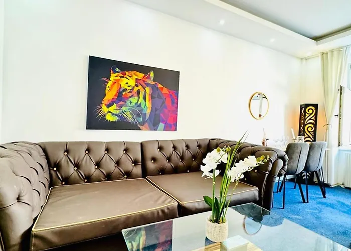 Private In Spacious 7-bedroom Apartment, Prime Location Apartment
