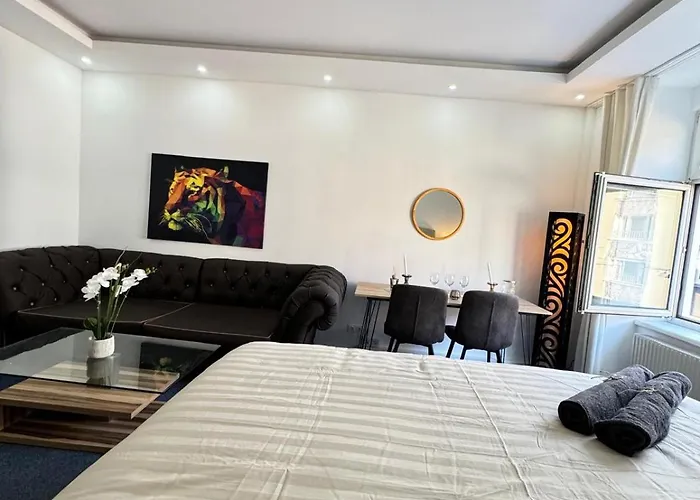 Private In Spacious 7-bedroom Apartment, Prime Location