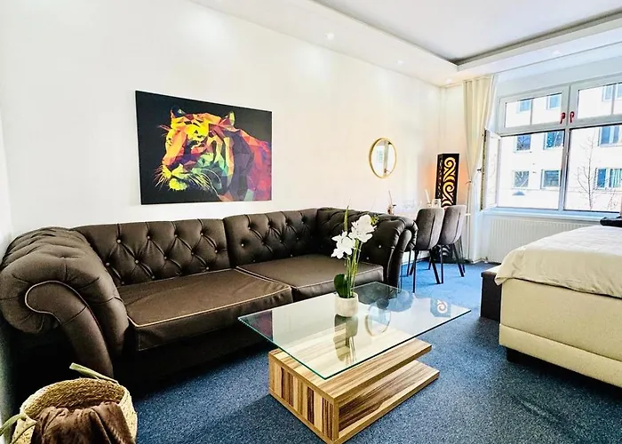 Apartment Private In Spacious 7-bedroom Apartment, Prime Location